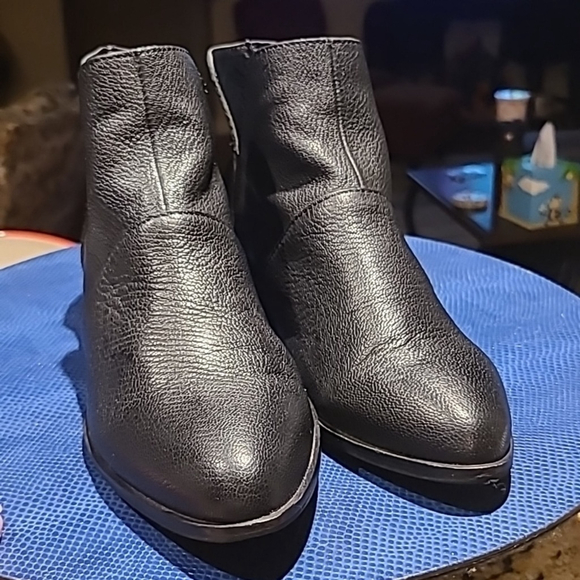 LUCKY BRAND Paramo Black Pebbled Leather Ankle Boots. Sz. 7.5.(#1396) - Picture 4 of 15